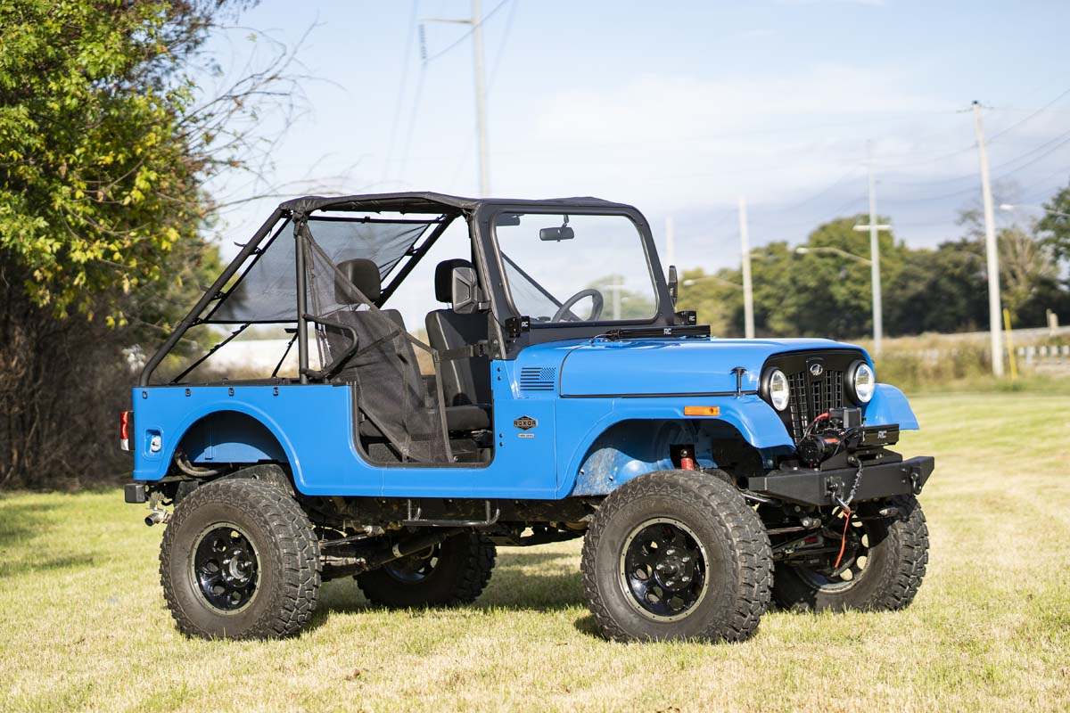 LED Light Kit | Hood Mount | 30" Black Single Row | Mahindra Roxor (18-20)